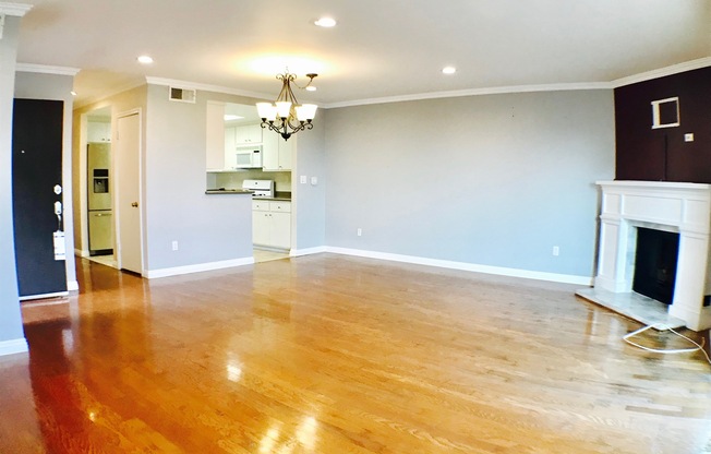 Panoramic Views From Balcony Attached Garage