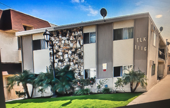 1116 E ELK AVE