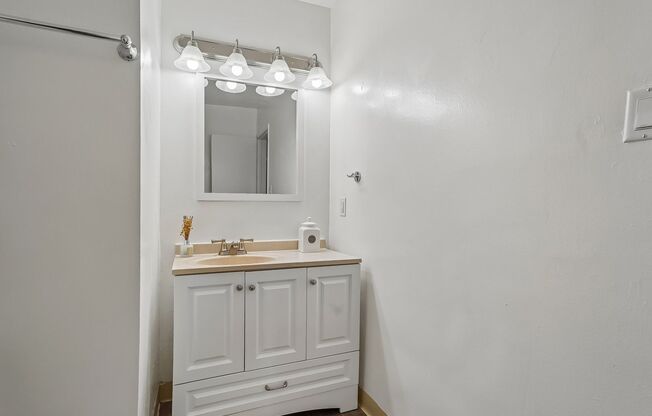 1 bed, 1 bath, 775 sqft, $2,545