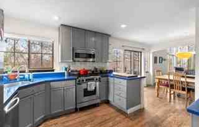 2507 RAVENWOOD LN
