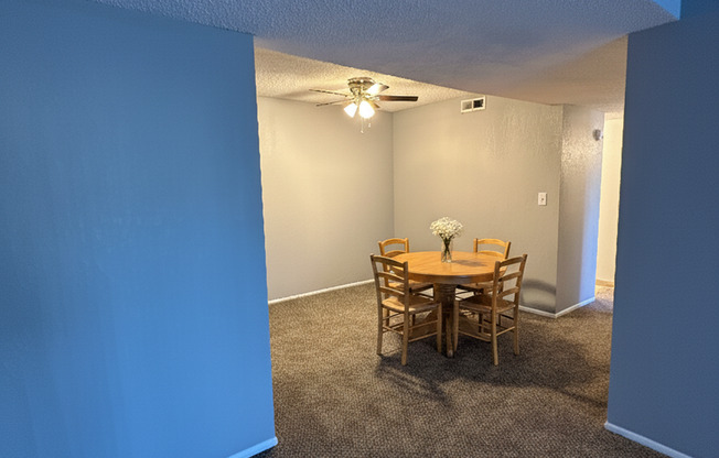 2 beds, 1.5 baths, 900 sqft, $920, Unit 605-202