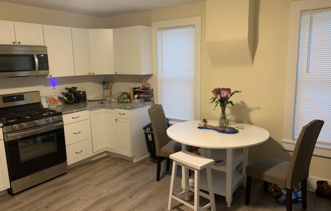 2 beds, 1 bath, $1,500, Unit Apt Back