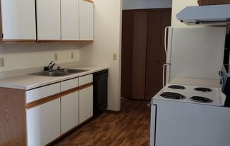 1 bed, 1 bath, 784 sqft, $1,000, Unit 126