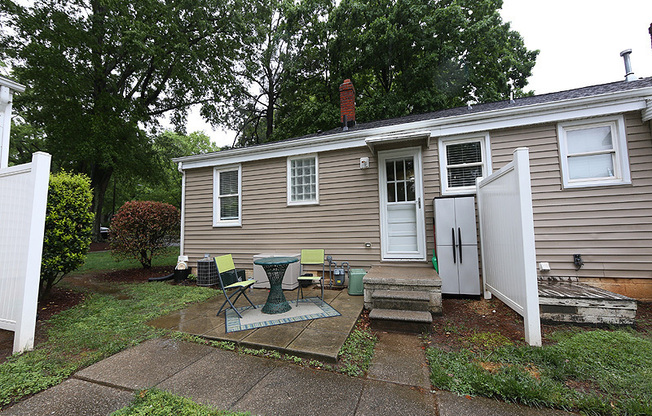 2 beds, 1 bath, $1,525