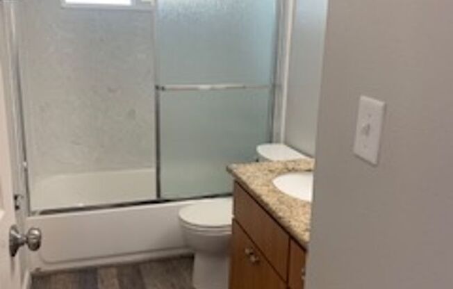 3 beds, 1 bath, 988 sqft, $3,095, Unit 028