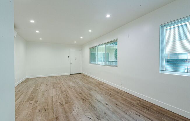 4324 Ventura Canyon Ave (near Ventura Blvd) Gem