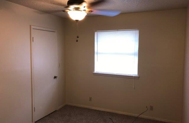 2 beds, 1 bath, $895