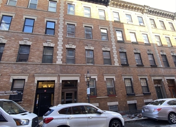 1 bed, 1 bath, 400 sqft, $2,350, Unit 3
