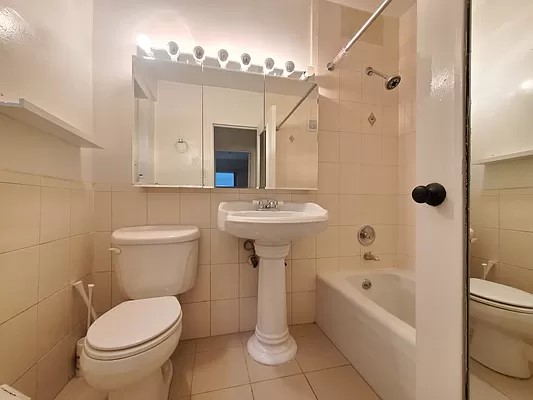 1 bed, 1 bath, 604 sqft, $4,000, Unit 15G