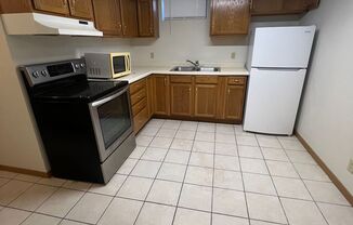 1 bed, 1 bath, 650 sqft, $850, Unit 915 1/2