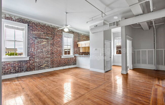 1 bed, 1 bath, 814 sqft, $1,195, Unit 11