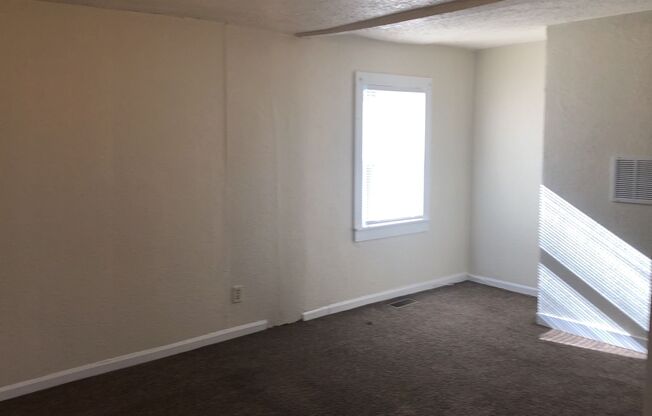 3 beds, 1 bath, $1,300