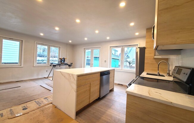 6 LILLIAN RD