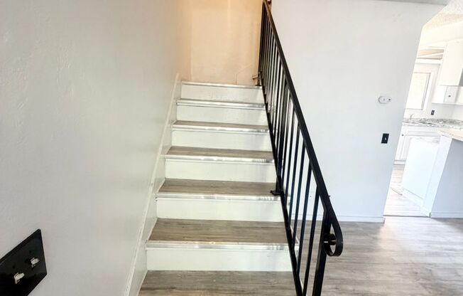 3 beds, 2.5 baths, 1,277 sqft, $2,800, Unit 5