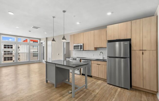2 beds, 1 bath, 913 sqft, $2,990, Unit 435