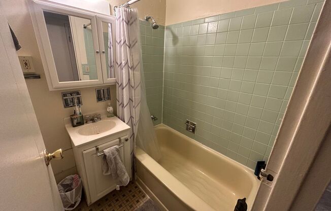 1 bed, 1 bath, $895, Unit 513