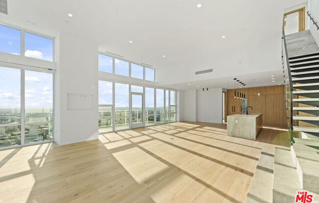 4 beds, 4.5 baths, 3,652 sqft, $25,000, Unit PH 1