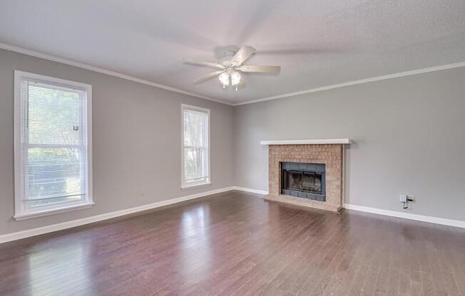 2453 RIVERLOOK DR