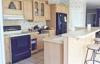 4 beds, 2 baths, $1,475