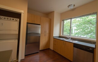 2 beds, 1.5 baths, 879 sqft, $1,890, Unit 33