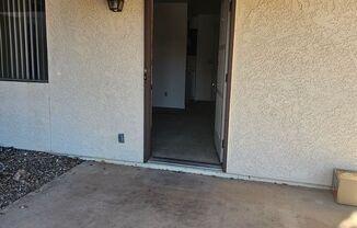 2 Bedroom 1 Bath Appartment with Washer & Dryer