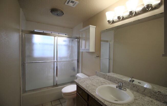 Spacious 3 Bed 2 Bath In Edmond