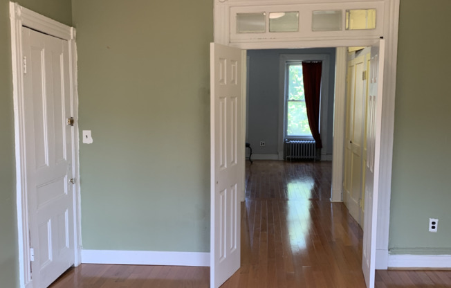 2 beds, 1 bath, $2,900