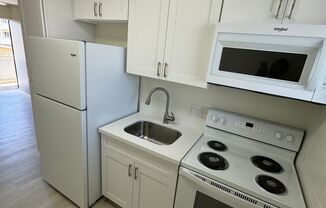 2 beds, 1 bath, $2,100, Unit 6