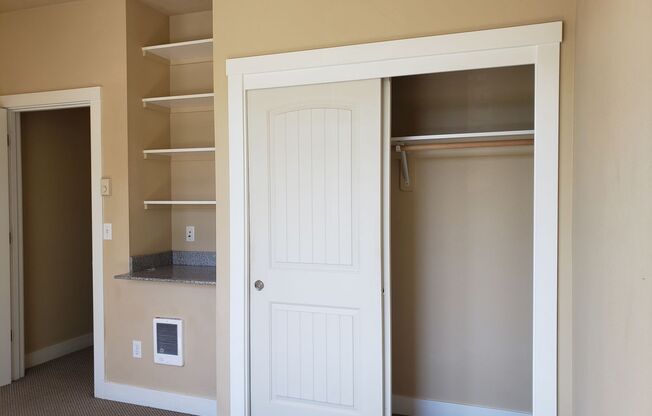 4 beds, 2 baths, $2,995, Unit 109