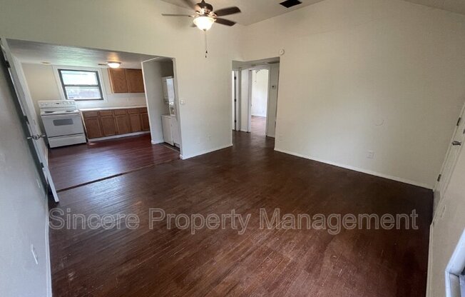 5102 N BEAVER AVE