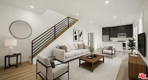 8662 CADILLAC AVE