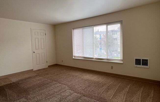 1 bed, 1 bath, 675 sqft, $1,400, Unit 7