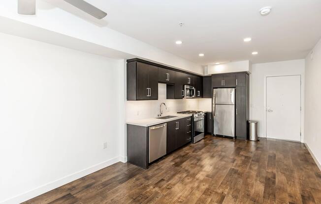 Studio, 1 bath, 631 sqft, $2,999