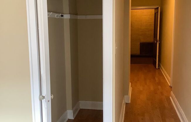 Studio, 1 bath, 450 sqft, $945, Unit 108