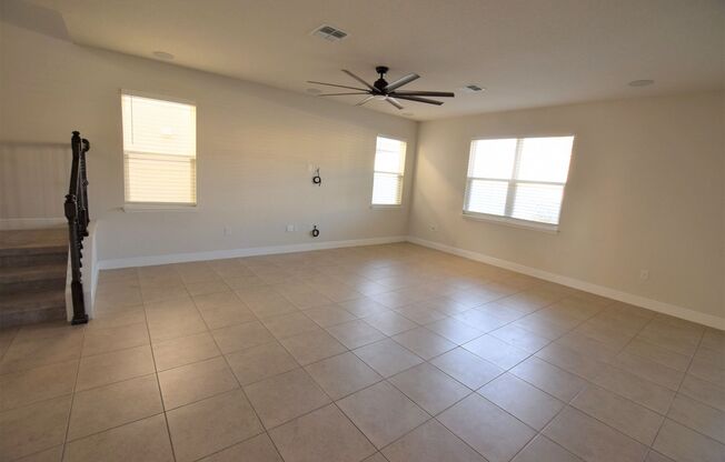 4 bedroom 2.5 baths Single Family Home For Rent at 4358 Silver Creek Street Kissimmee, FL 34744