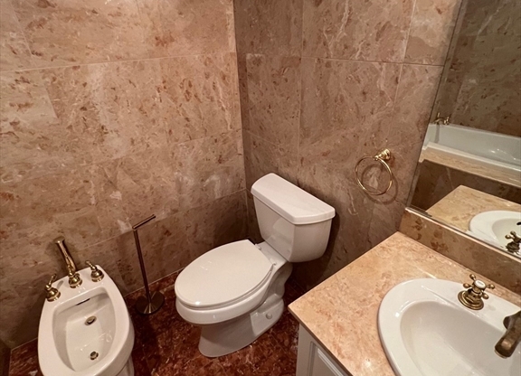 3 beds, 2 baths, 1,600 sqft, $4,300, Unit 308