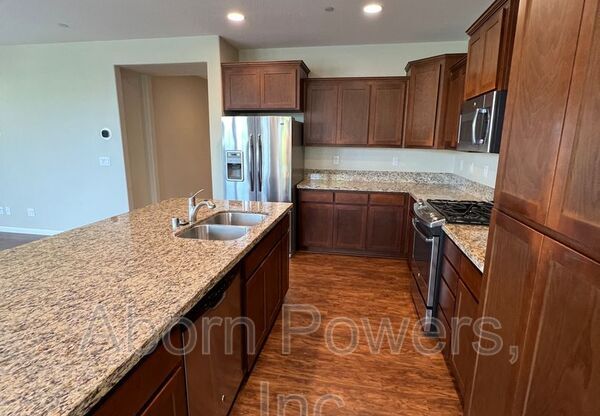 3 beds, 2 baths, 1,738 sqft, $2,995