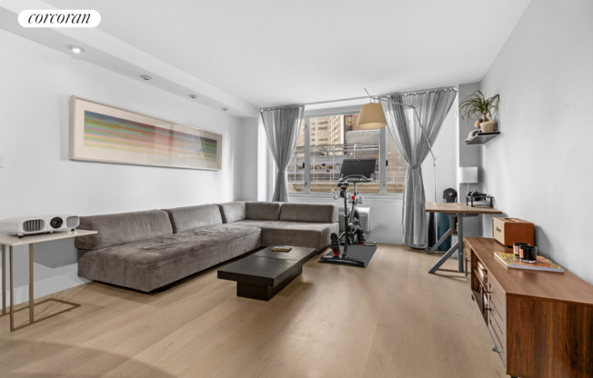 130 W 67 ST