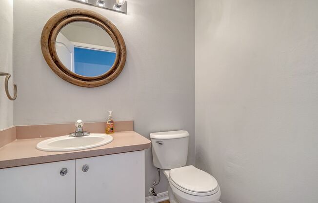 4bd/3.5b Rental in Stoneybrook Estates. Pet-friendly. Heated Pool. 3-Car Garage.