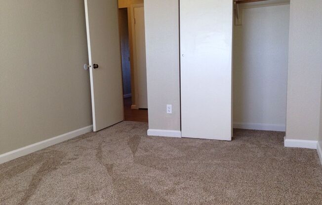2 beds, 1 bath, 1,032 sqft, $1,045, Unit 1037D