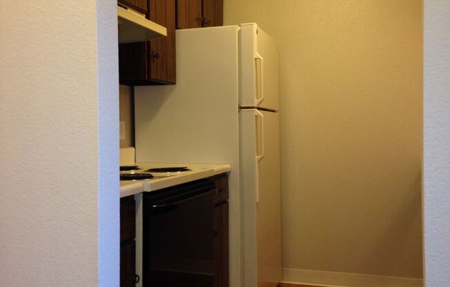 2 beds, 1 bath, 1,032 sqft, $1,045, Unit 1037D