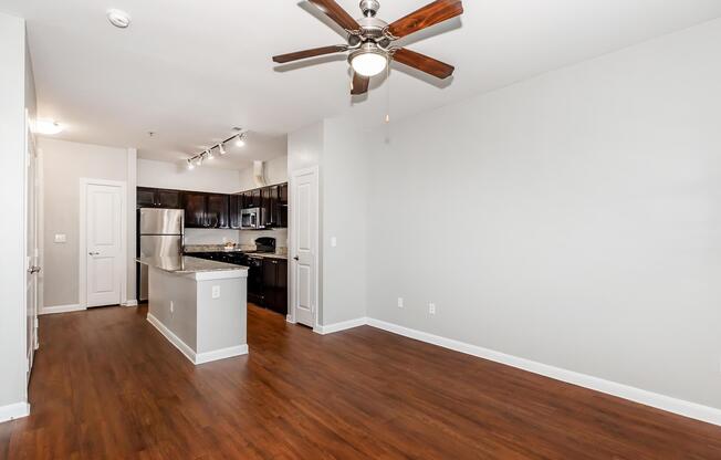 1 bed, 1 bath, 651 sqft, $1,300