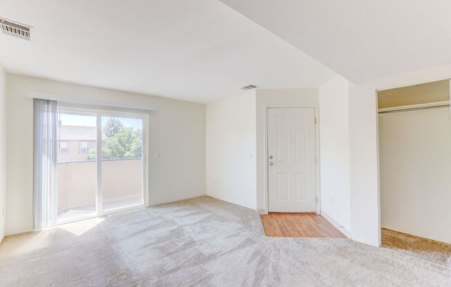 1 bed, 1 bath, 636 sqft, $1,600, Unit 15-306