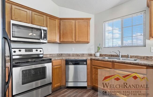 3 beds, 2 baths, $1,995, Unit # #D 9