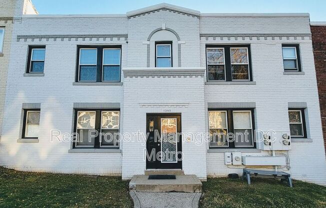 1243 Penn St NE