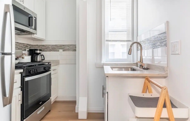 Studio, 1 bath, 328 sqft, $2,800, Unit 3