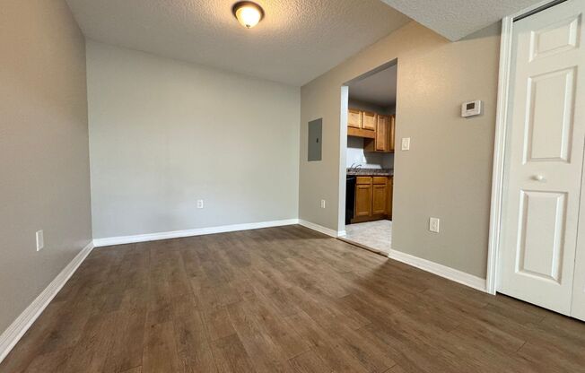 Lovely Winter Springs Condo ~ Vinyl Plank Flooring and Large Screened Patio!