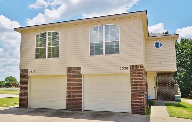 3300-3302 Ridgecrest Cir