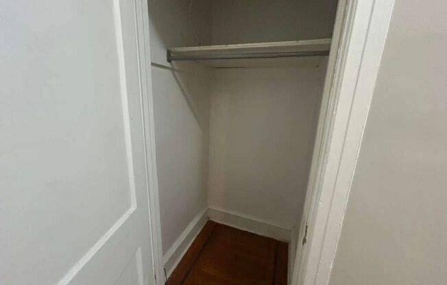 Studio, 1 bath, 300 sqft, $990, Unit 3412 Spring Partners LP-2D