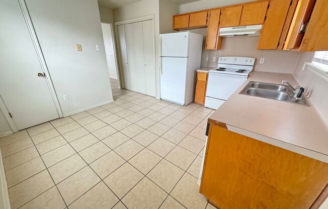 2 beds, 1 bath, 822 sqft, $750